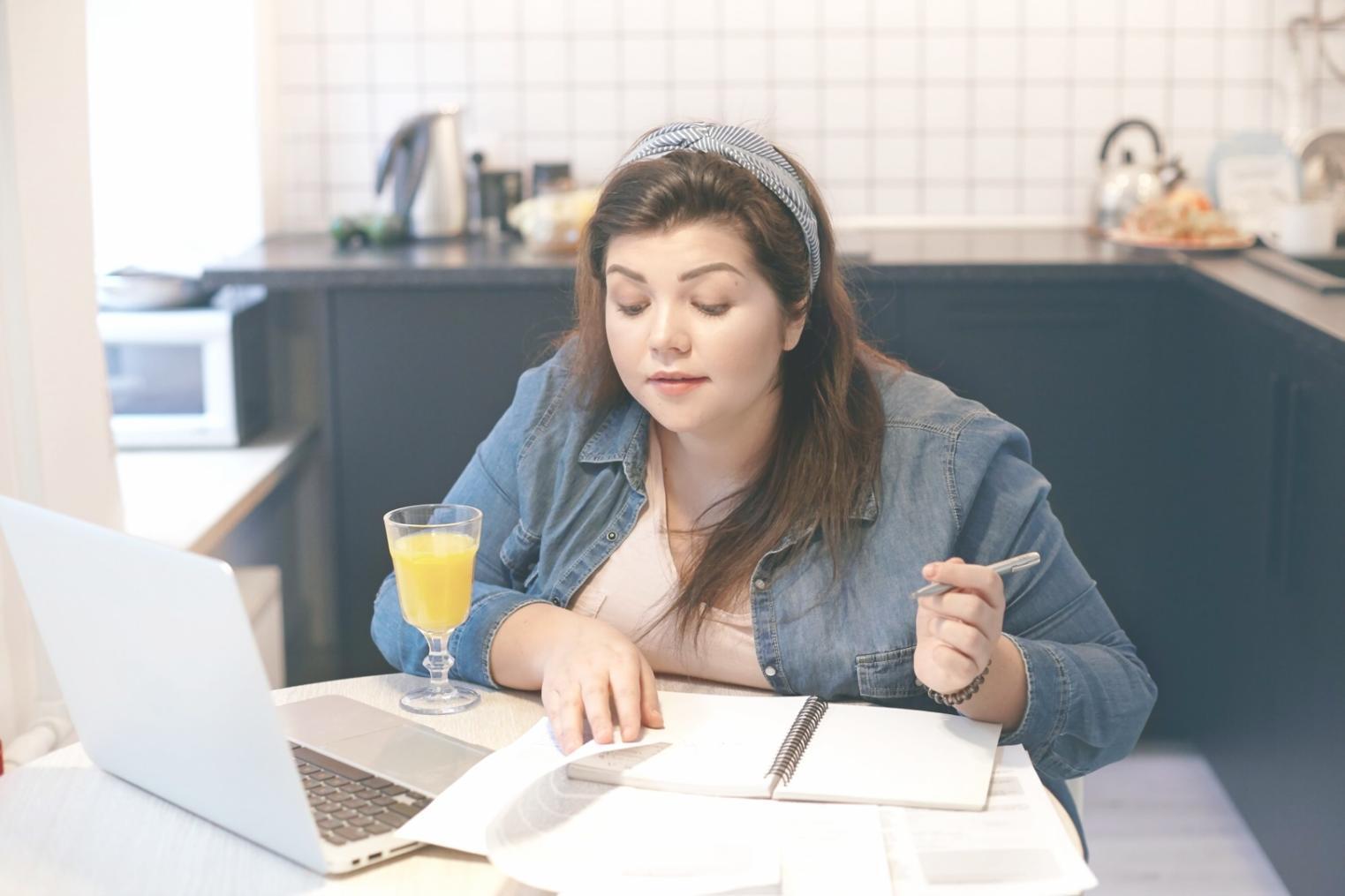 Studenten bei der Projektarbeit
